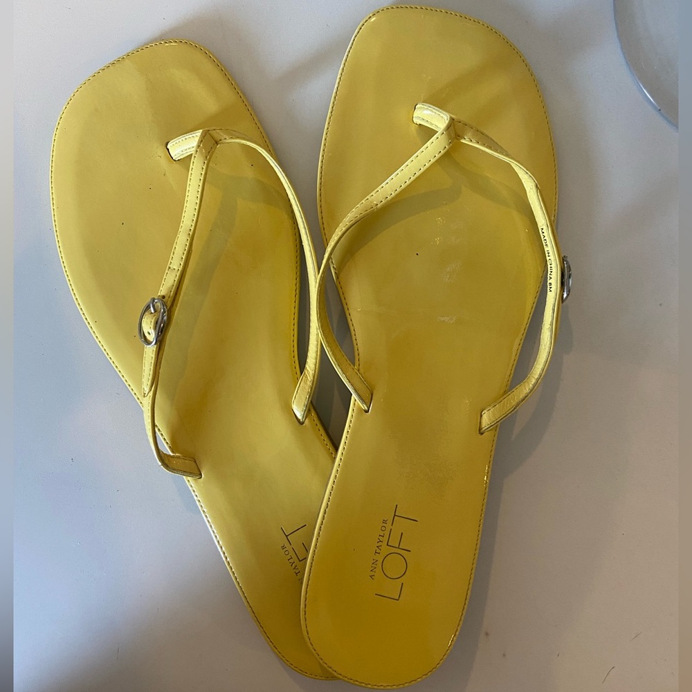 Ann Taylor Loft Yellow Fashion Flip Flops